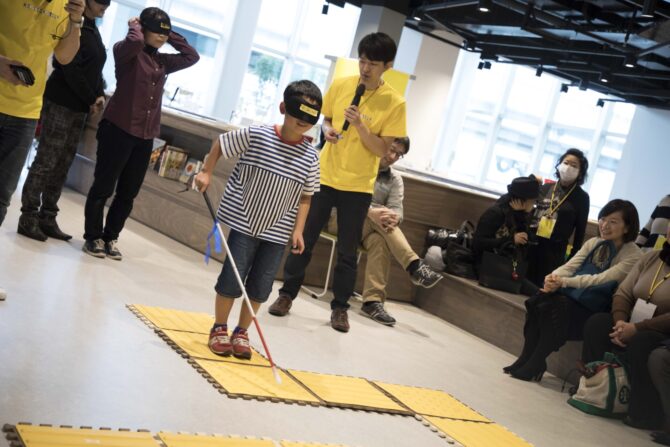 点字ブロックリレー体験